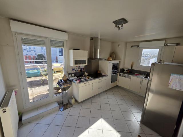 Appartement T5 dernier étage avec terrasse, garage & vue dégagée
