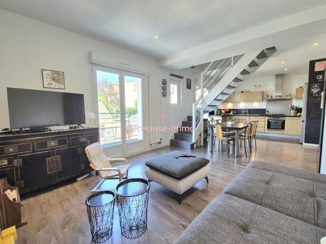 Appartement T5 duplex 88m2 terrasse 100m2 Place de parking privative
