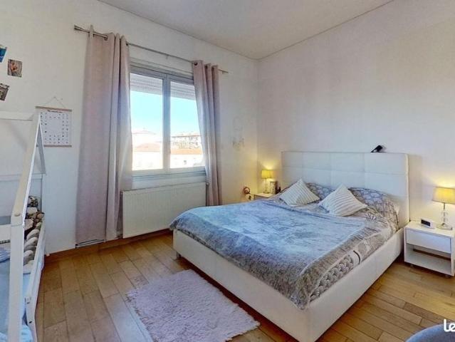 Appartement T5 lumineux avec 4 balcons et cave