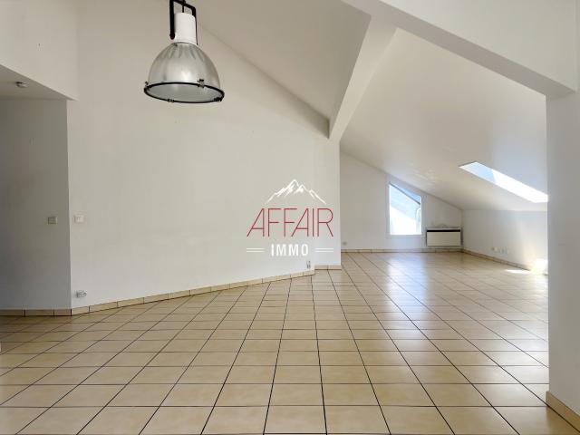 Appartement T6 à COLLONGES SOUS SALEVE 74160 2 min douane CROIX DE ROZON 20 min GENEVE