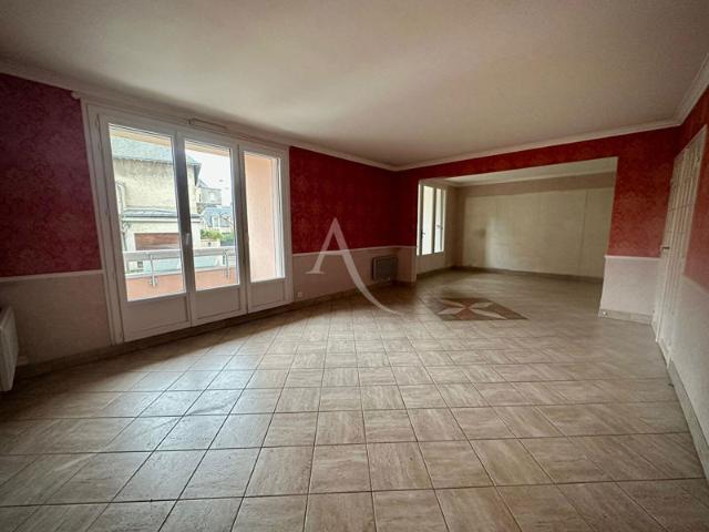 Appartement T6 de 131 m² avec balcon et double box Hyper centre de Chartres