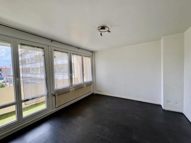 APPARTEMENT T BIS A LOUER A LE COTEAU GARE