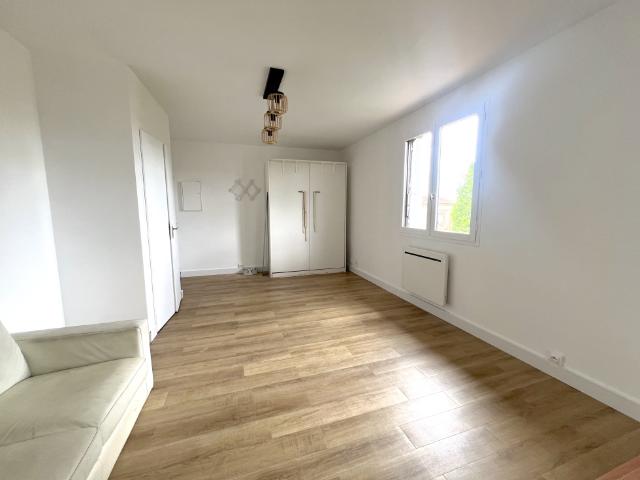 Appartement T bis de 31 m² avec 2 parkings couverts Nous Contacter