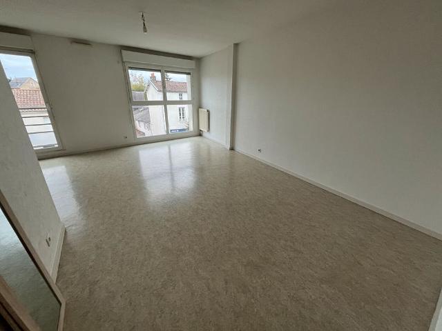 APPARTEMENT T 3 Avenue du 8 Mai à Poitiers