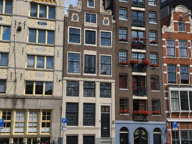 Appartement te huur Nieuwezijds Voorburgwal in Amsterdam voor € 2.850