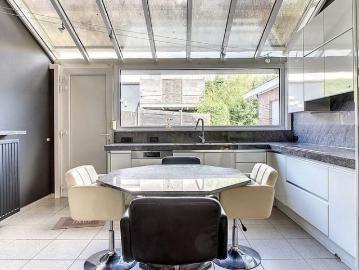 Appartement te huur in Menen voor € 890 met 2 slaapkamers