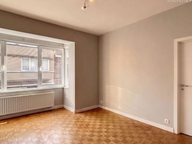 Appartement te huur in Oudergem voor € 895 met 1 slaapkamer