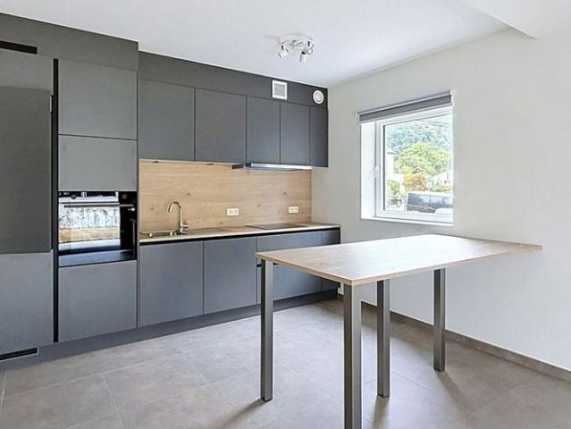 Appartement te huur in Aywaille voor € 800 met 1 slaapkamer