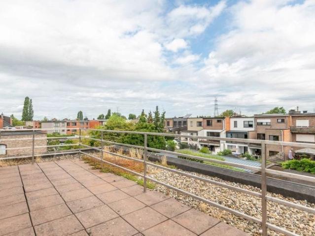Appartement te huur in Aartselaar voor € 850 met 1 slaapkamer