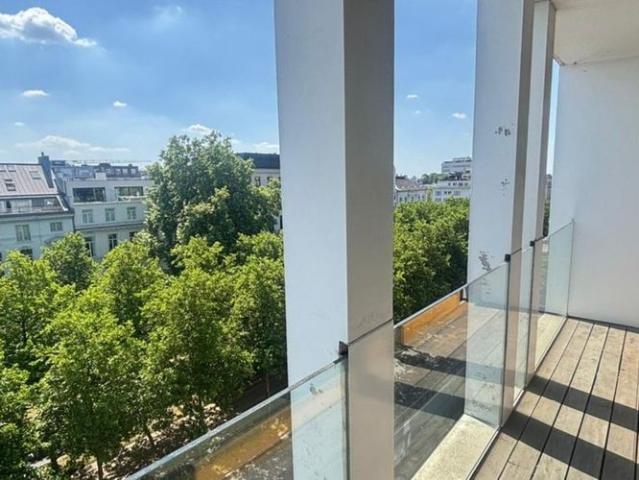 Appartement te huur in Antwerpen voor € 1.625 met 2 slaapkamers