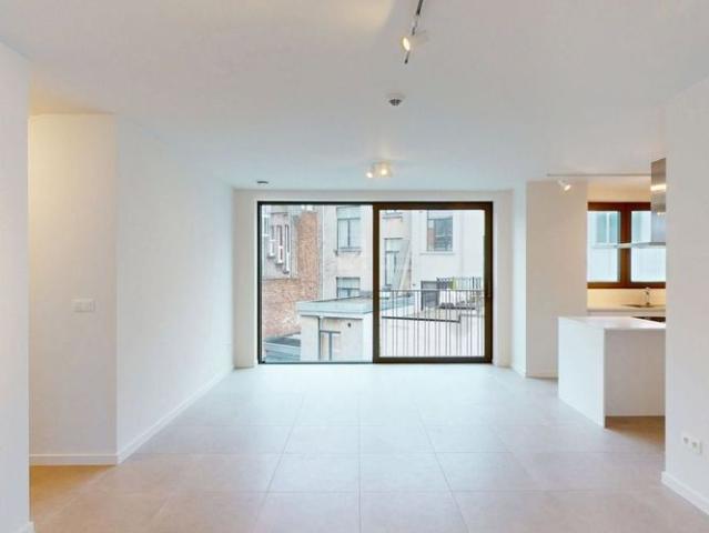 Appartement te huur in Antwerpen voor € 1.680 met 3 slaapkamers