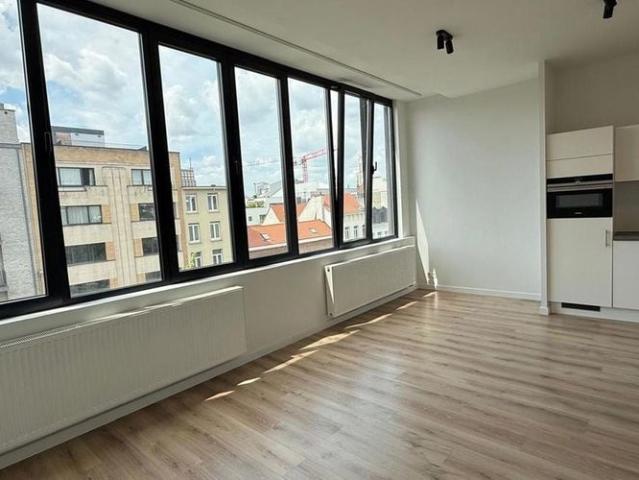 Appartement te huur in Antwerpen voor € 875 met 1 slaapkamer