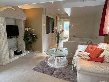 Appartement te huur in Assebroek voor € 1.210 met 1 slaapkamer