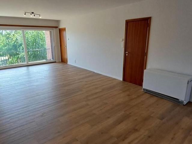 Appartement te huur in Basècles voor € 825 met 2 slaapkamers