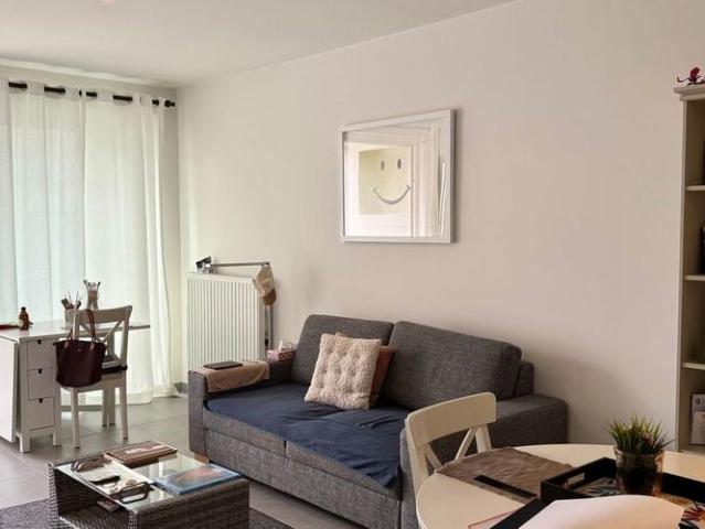 Appartement te huur in Berchem voor € 900 met 1 slaapkamer