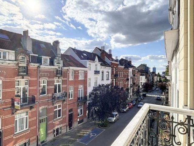 Appartement te huur in Brussel voor € 1.090 met 1 slaapkamer