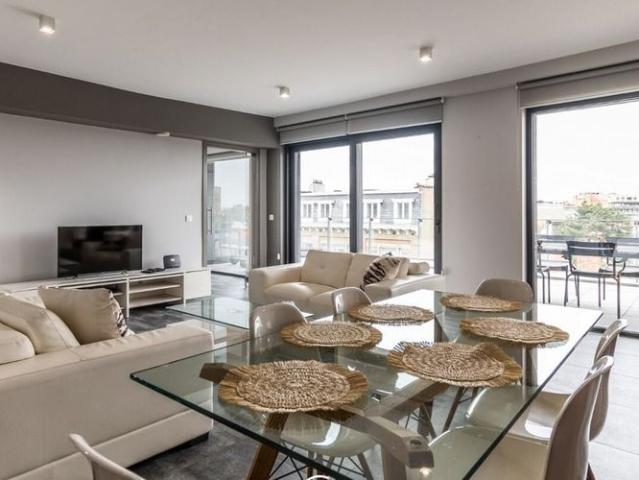 Appartement te huur in Brussel voor € 3.400 met 2 slaapkamers