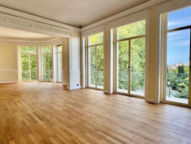 Appartement te huur in Brussel voor € 3.500 met 4 slaapkamers