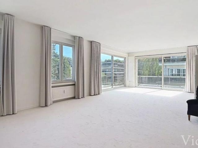Appartement te huur in Brussel voor € 3.600 met 3 slaapkamers