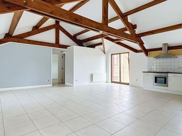 Appartement te huur in Crehen voor € 800 met 2 slaapkamers