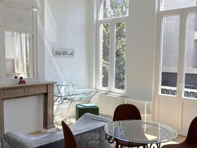 Appartement te huur in Etterbeek voor € 1.100 met 1 slaapkamer