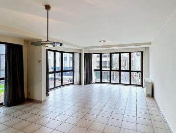 Appartement te huur in Eeklo voor € 810 met 3 slaapkamers