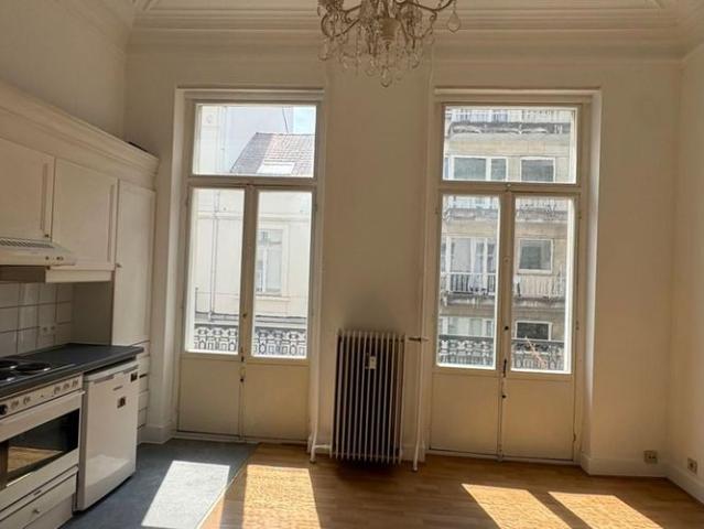 Appartement te huur in Elsene voor € 1.000 met 1 slaapkamer