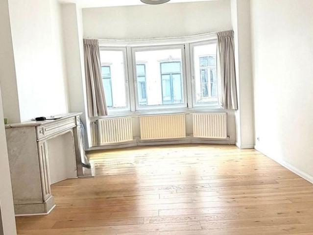 Appartement te huur in Elsene voor € 1.075 met 1 slaapkamer