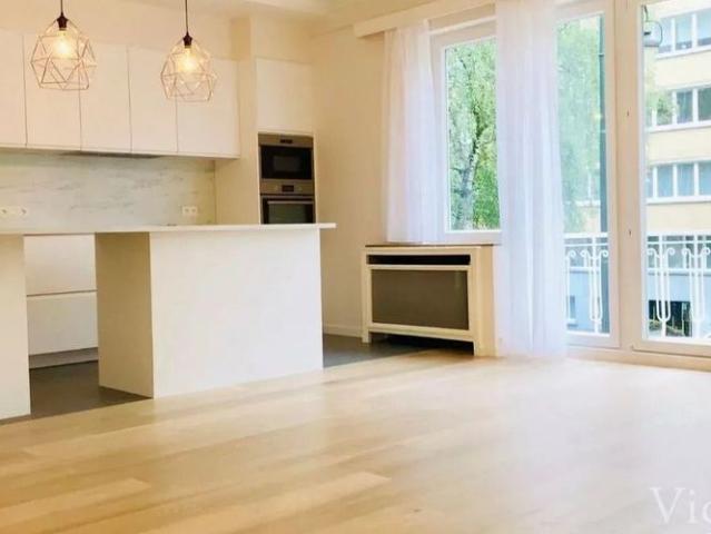 Appartement te huur in Elsene voor € 2.700 met 3 slaapkamers