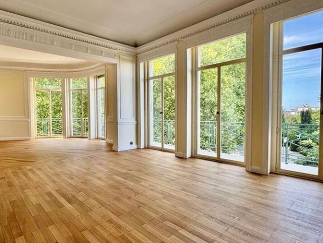 Appartement te huur in Elsene voor € 3.500 met 4 slaapkamers