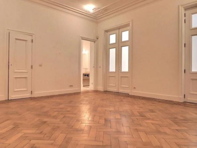 Appartement te huur in Elsene voor € 4.750 met 3 slaapkamers