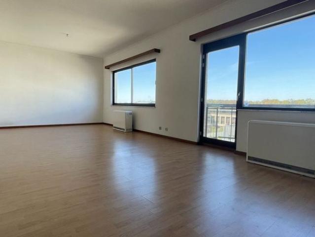 Appartement te huur in Genk voor € 800 met 3 slaapkamers