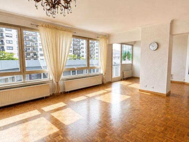 Appartement te huur in Genk voor € 950 met 3 slaapkamers