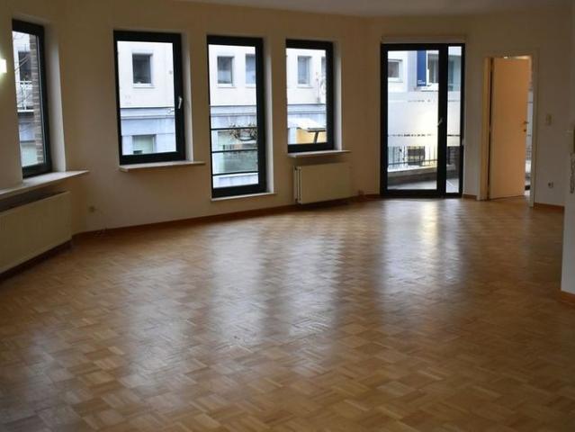 Appartement te huur in Genk voor € 990 met 3 slaapkamers