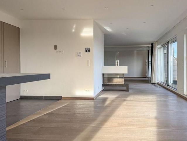 Appartement te huur in Harelbeke voor € 1.700 met 3 slaapkamers