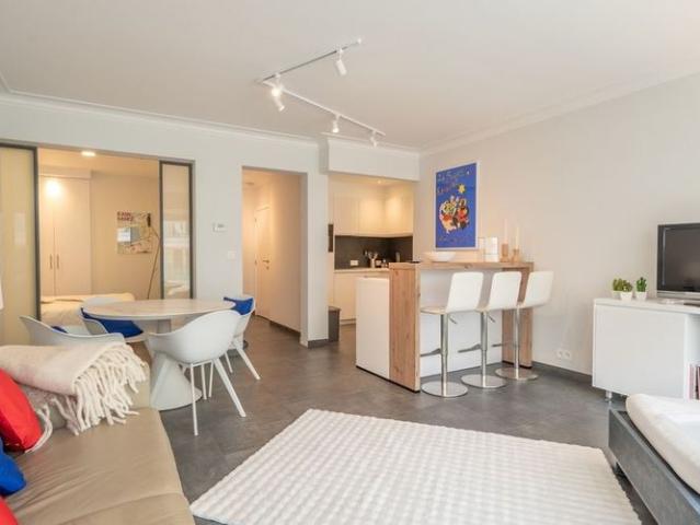 Appartement te huur in Knokke voor € 975 met 1 slaapkamer