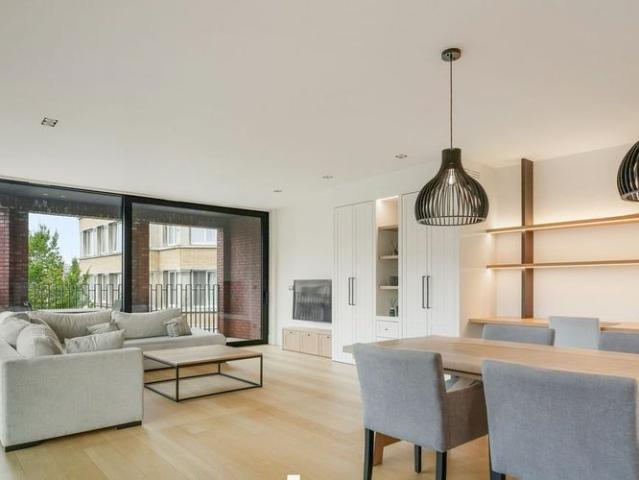 Appartement te huur in Kortrijk voor € 1.450 met 1 slaapkamer