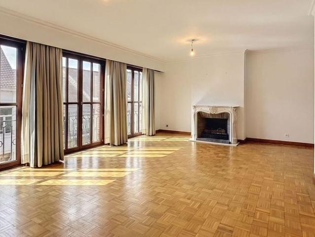 Appartement te huur in Kortrijk voor € 850 met 2 slaapkamers