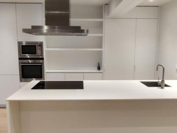 Appartement te huur in Kortrijk voor € 875 met 2 slaapkamers