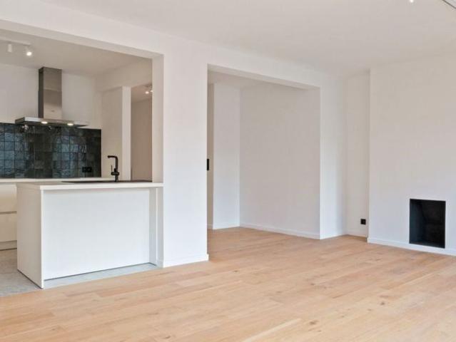 Appartement te huur in Kortrijk voor € 925 met 2 slaapkamers