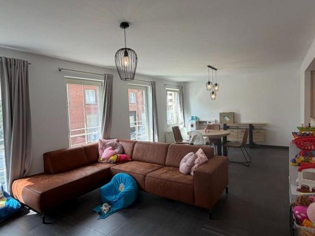Appartement te huur in Kruishoutem voor € 800 met 2 slaapkamers