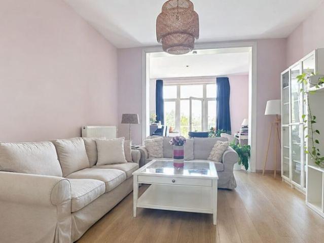 Appartement te huur in Laken voor € 875 met 1 slaapkamer
