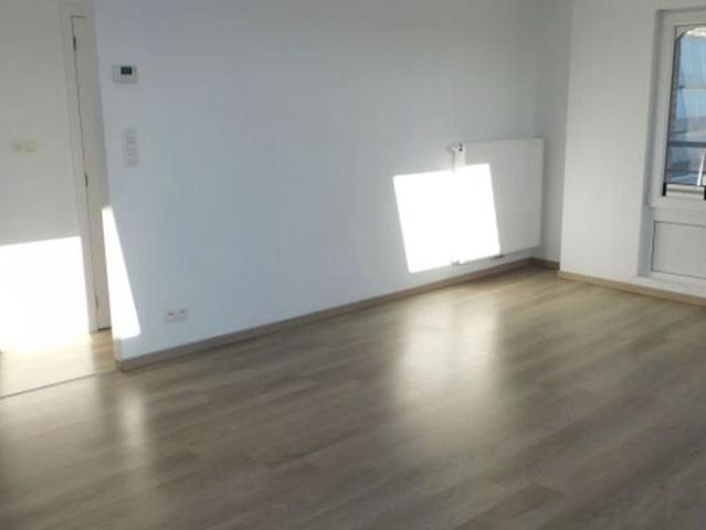 Appartement te huur in Leuze en Hainaut voor € 525 met 1 slaapkamer