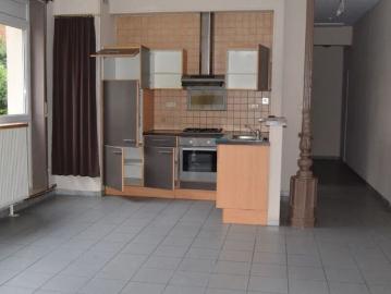 Appartement te huur in Leuze en Hainaut voor € 590 met 1 slaapkamer