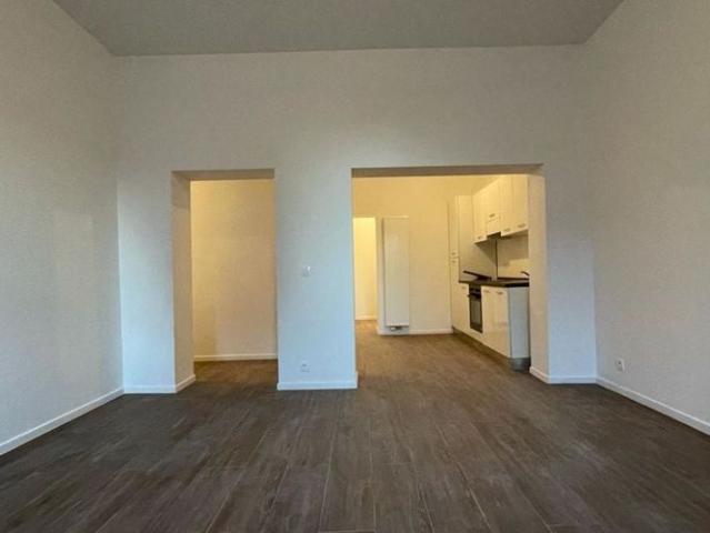 Appartement te huur in Paturages voor € 655 met 1 slaapkamer