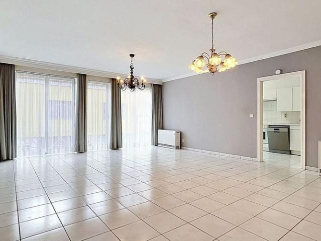 Appartement te huur in Roeselare voor € 700 met 2 slaapkamers