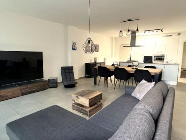 Appartement te huur in Roeselare voor € 850 met 2 slaapkamers
