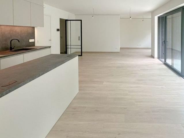 Appartement te huur in Sint Amandsberg voor € 1.500 met 3 slaapkamers