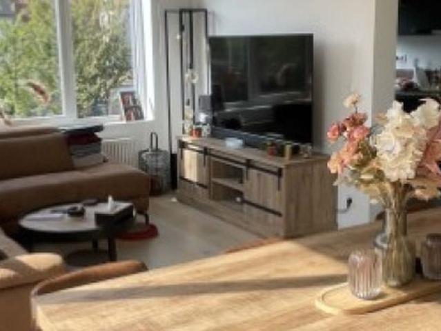 Appartement te huur in Sint Amandsberg voor € 995 met 1 slaapkamer