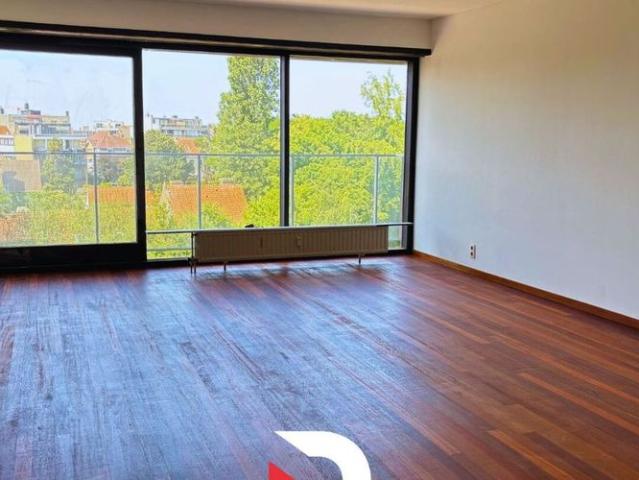 Appartement te huur in Sint Andries voor € 975 met 3 slaapkamers
